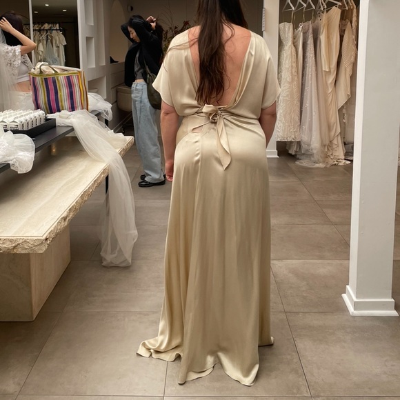 Cortana Zinia Dress 🥂🤍 - Picture 5 of 15